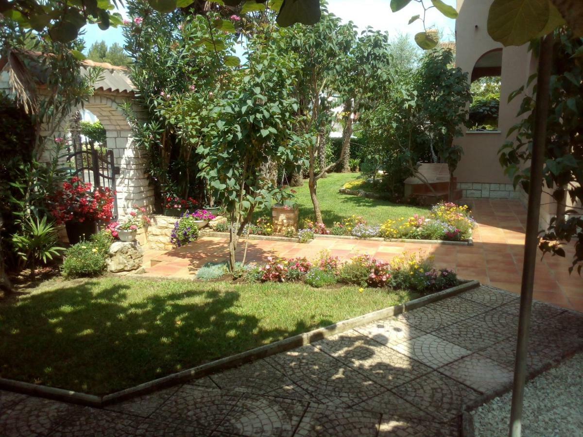 Apartments Sven-Marino Poreč Exterior foto